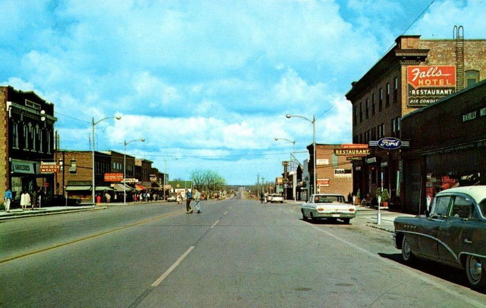 Falls Hotel (Newberry Hotel) - Vintage Postcard